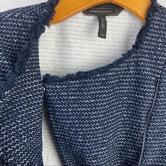 BCBGMAXAZRIA | Viviayne Blue Zip Front Peplum Top - Picture 11 of 16